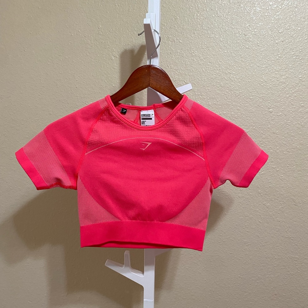GymShark Women’s Crop top. Size small. Pink